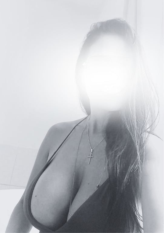 Paula Milf - Te entrego além do convencional, vem esquentar seu dia! 