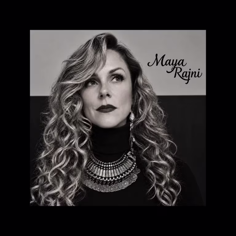 Maya Rajni Massoterapeuta Tântrica Massagem nuru em