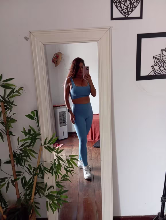 Rebecca técnica suave e cuidadosa com local próprio Massagem