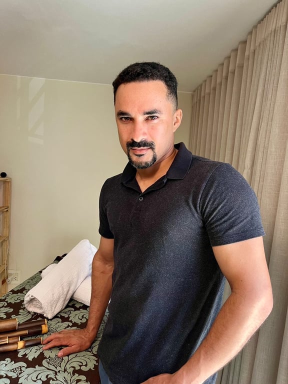 Karlos Terapeuta Tântrico Vivence Massoterapia