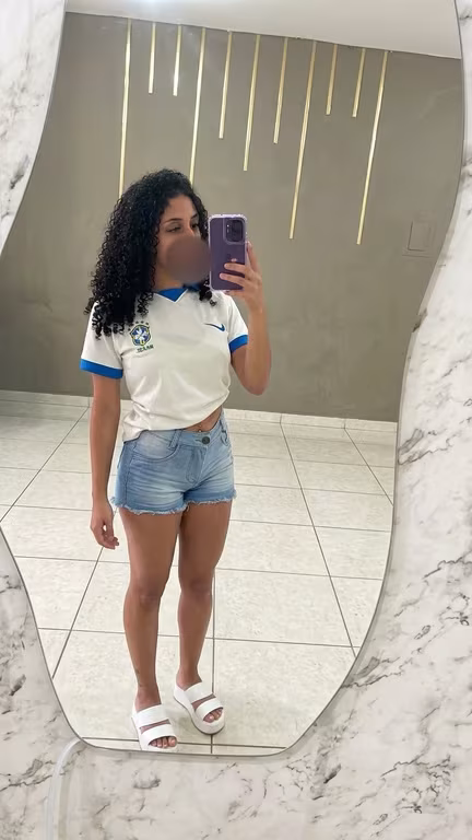 Larissa Lopez Quero proporcionar uma experiência especial de relaxam Massagem tântrica em
