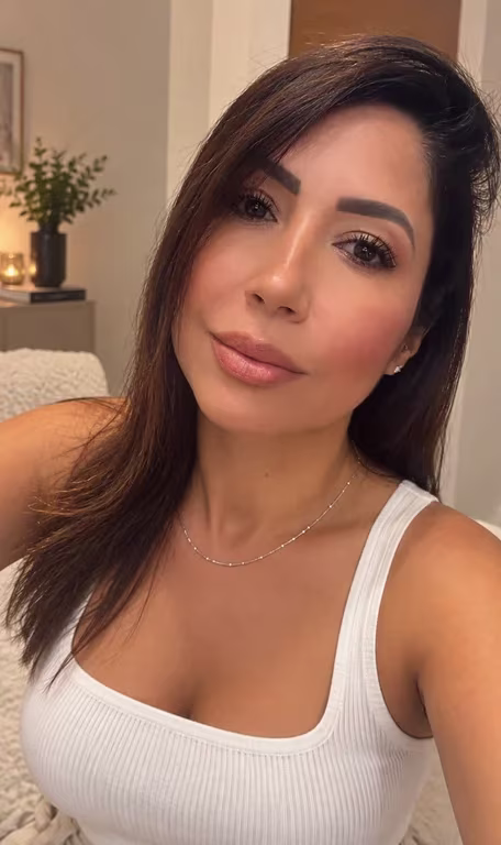 Lívia, massagista sensual | Seu momento especial começa aqui!