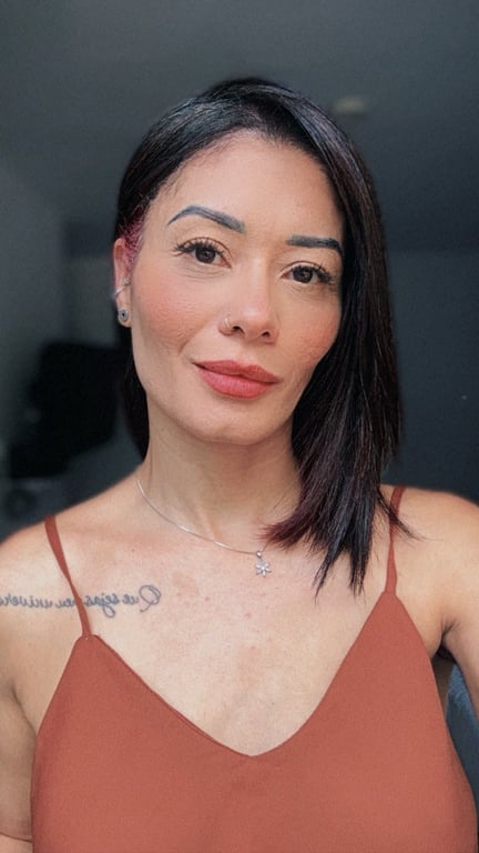 Akemi - Especialista em massagem Nuru oriental, tântrica e desportiva Massagista