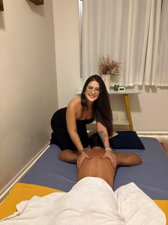 Júlia Massoterapeuta Massagem nuru em