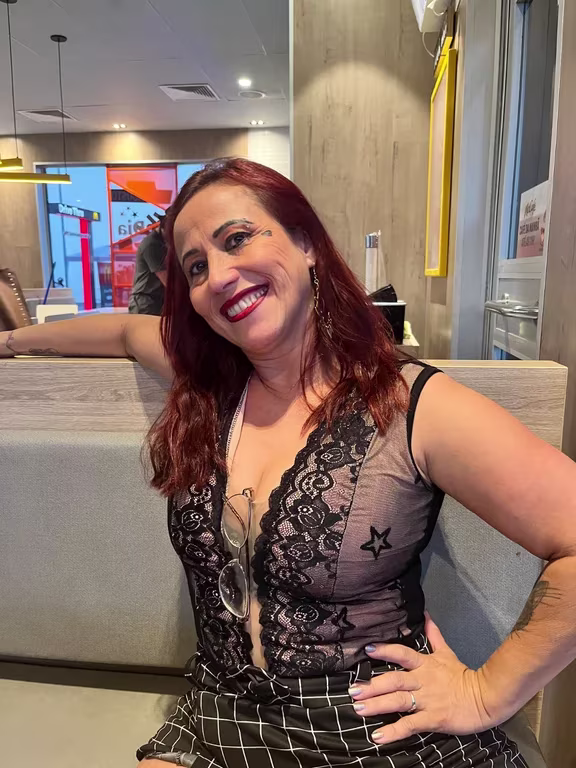 Kate Massoterapeuta que desliza nas suas tensões Massagem nuru em