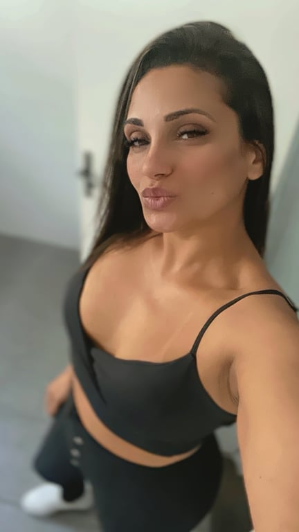 FADYLY | MASSOTERAPEUTA & TERAPEUTA Massagem sensual