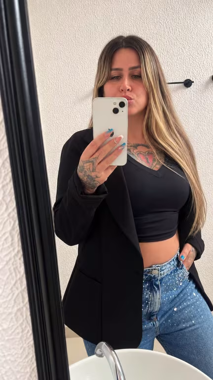 Jully Becker – Massagem Nuru e Tântrica em Porto Alegre Massagem