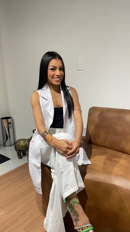 Leticia Massagem Sensual - www.studiotantrico.com.br/#terapeutas