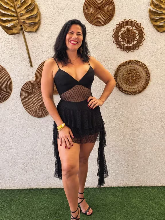 Olá, sou Vevê e trabalho com vários tipos de massagens.