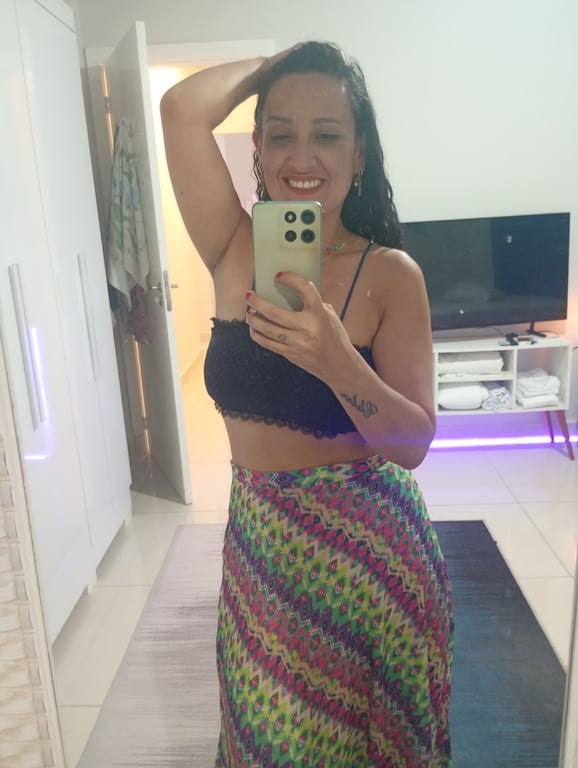 Jasmin, mãos de fada ,entre o toque e o desejo o tempo para.