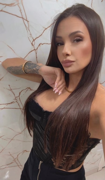 Terapeuta Rebeca Prazer, bem estar e relaxamento. Massagem nuru em