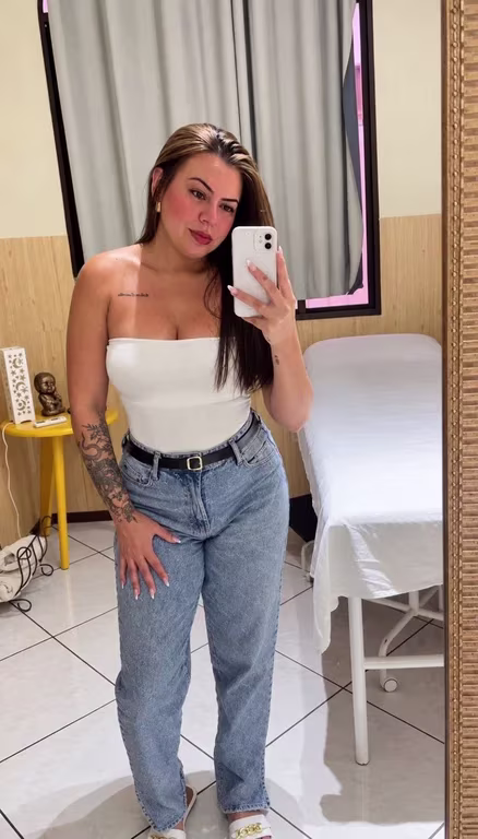 Aline Guimarães TERAPEUTA TÂNTRICA E NURU