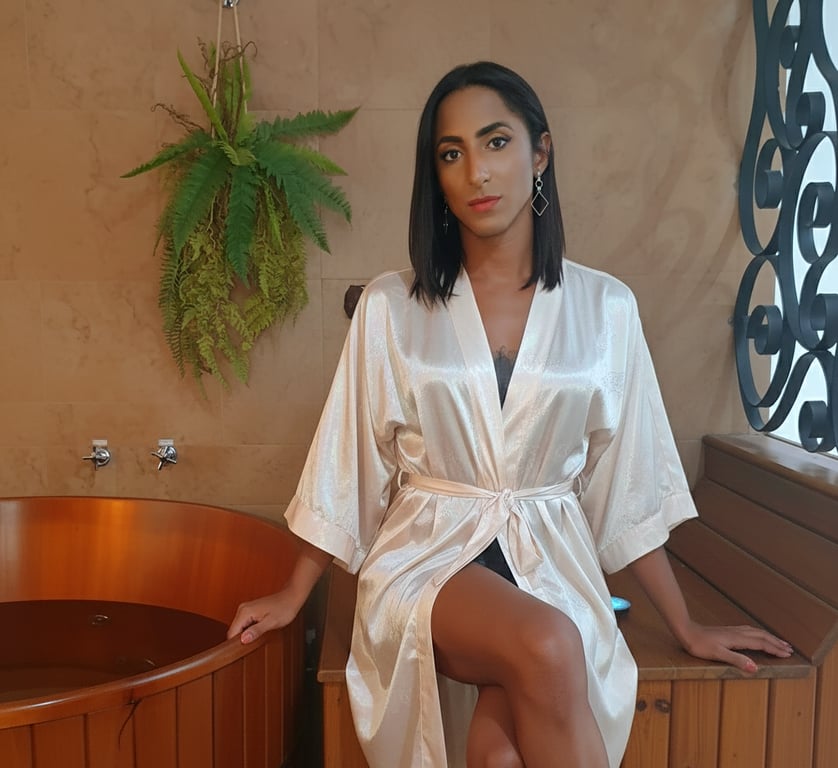 JADE, MASSAGISTA TRANS, VENHA RELAXAR DA MELHOR FORMA POSSÍVEL.
