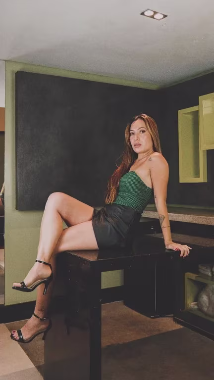Lara Massoterapeuta / Massagem Tântrica e Depilação Massagista