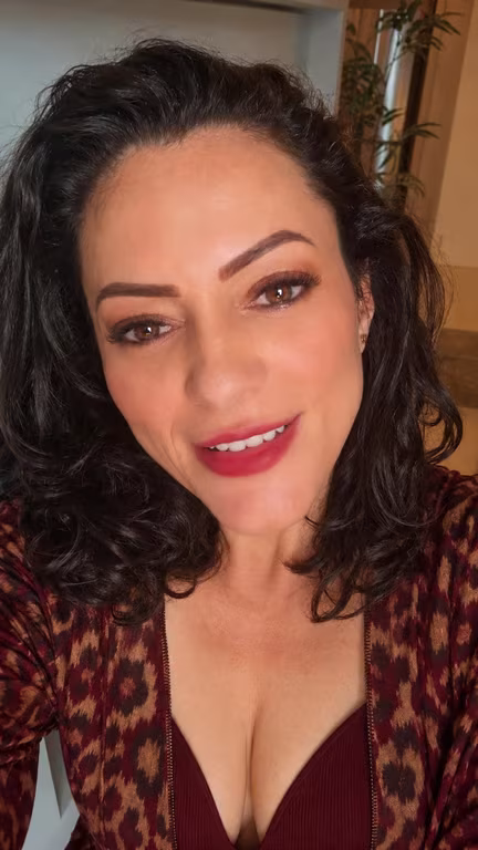 Milena Rocha Nuru + Lingam conduzidos com doçura. Experiência Única