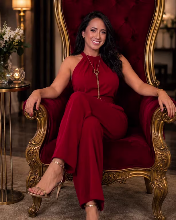 Especialista Ana mentoria em práticas de massagens tântrica Massagem nuru