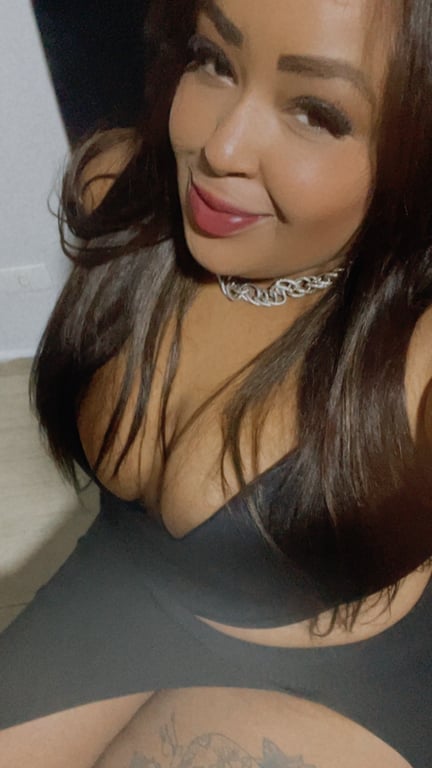 Nicolly massagem local privativo com garagem Massagem nuru em
