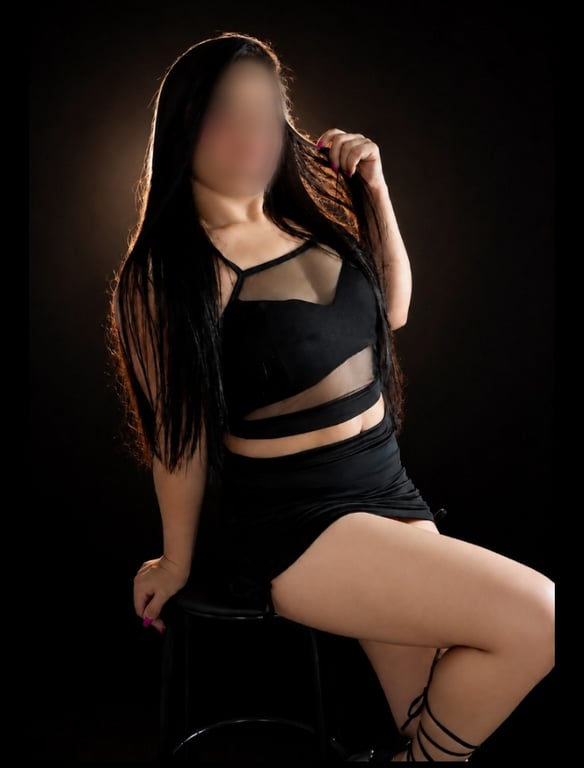 Bruna - Massagista, Toque Sensitive, Nuru