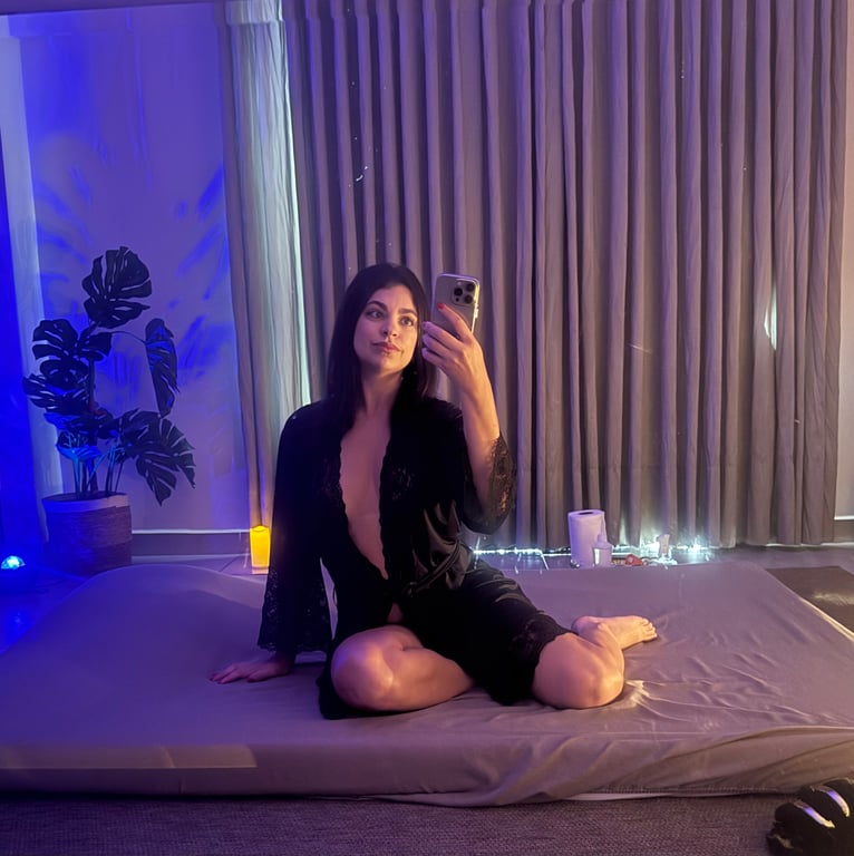 Lari - Massagem Tântrica e Vivência Nuru, Spa e Dominatrix 