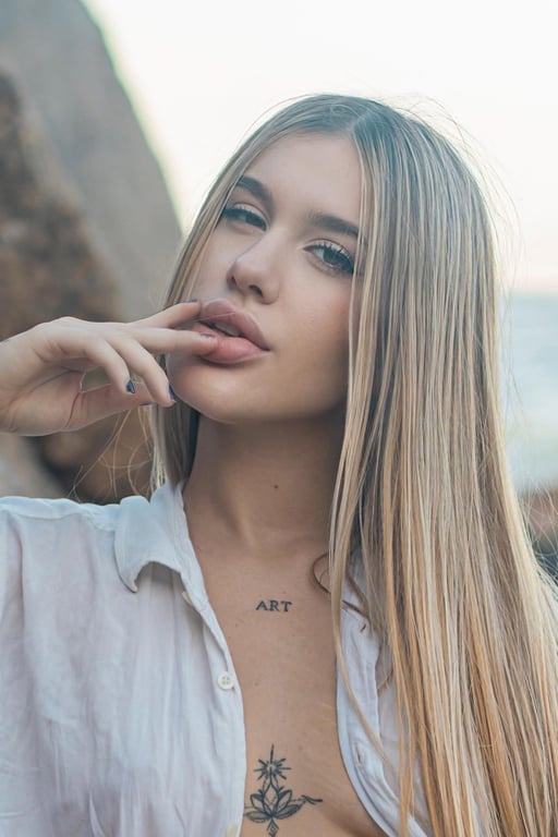 terapeuta Clara - Tenha uma experiência única Clara - Tenha uma experiência única