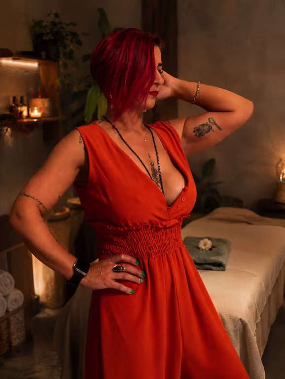 Paula Souza Terapeuta Tântrica Nuru sensual com local