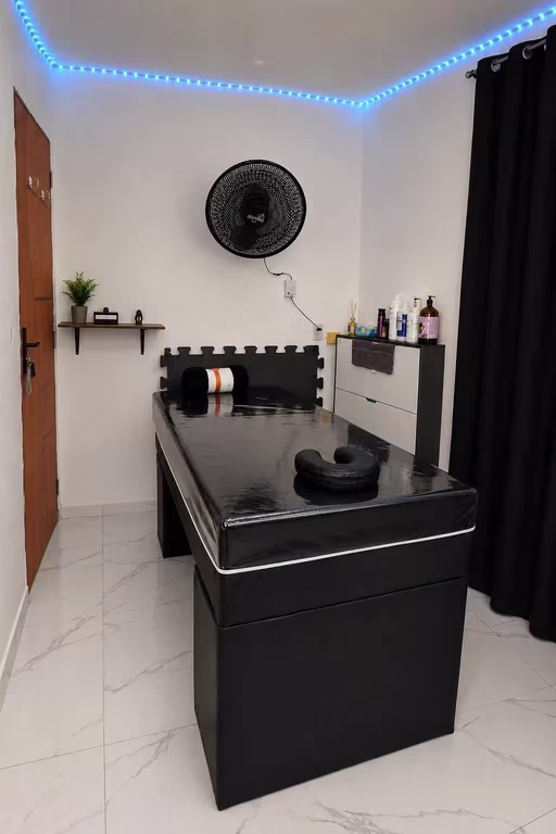 Ayssa massagista, companhia perfeita. Massagem em