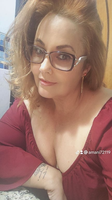 Júlia, Massoterapeuta, Sexóloga e Terapeuta Massagem tântrica