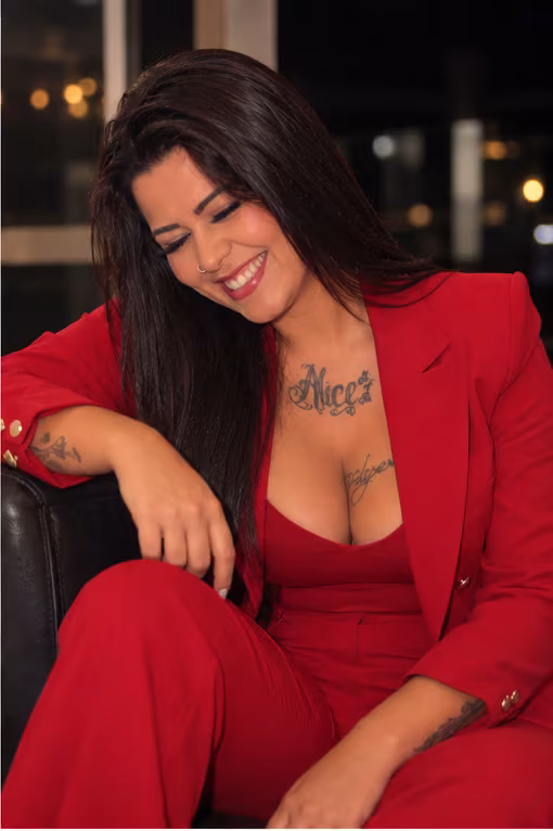 JULIANA BOHM | MORENA | 32 ANOS | MASSOTERAPEUTA