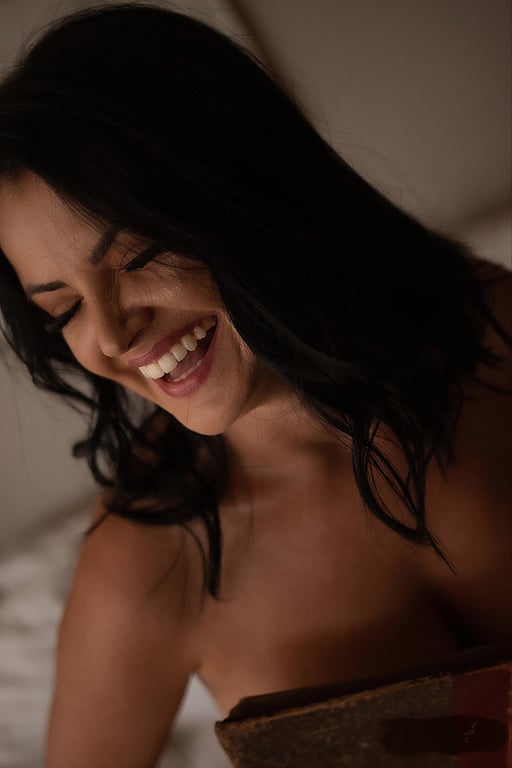 Profissional especializada em terapias corporais e cursos. 