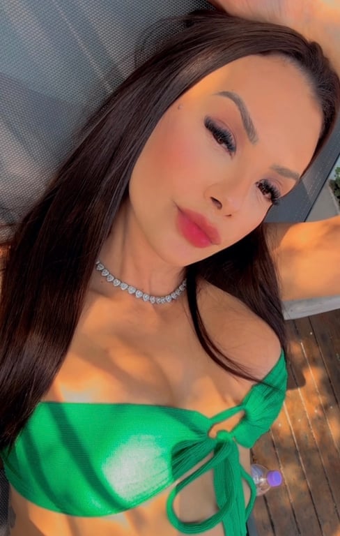 Terapeuta Rebeca Prazer, bem estar e relaxamento. Massagem nuru em