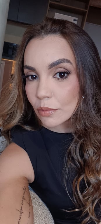 Olá, sou Geovana! Sou Paulista terapeuta tantrica! Massagem sensual em