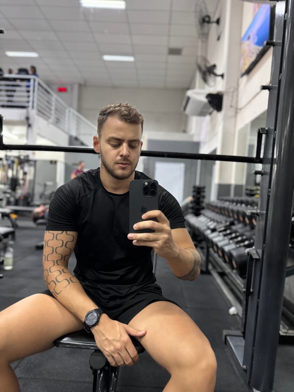 Tales Maggio - sensual / nuru / tântrica / vivência/ shibari 