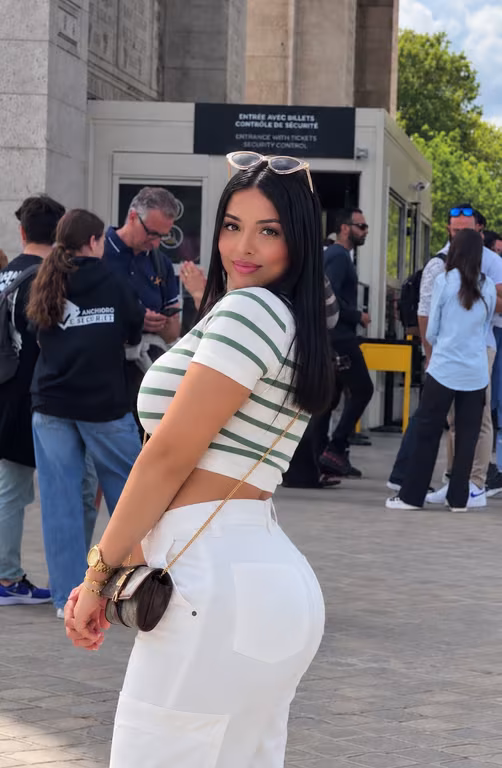 Livia Especialista Nuru / Karoline Spa Massagem tântrica em