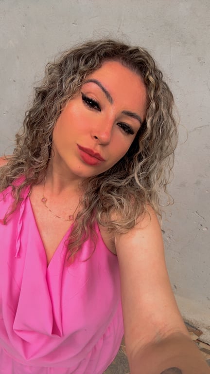 Alice Ferraz,venha ter sua melhor experiência no mundo das massagens..