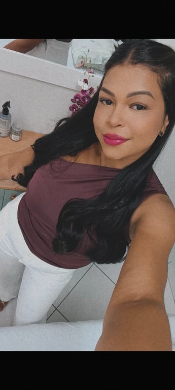 Karol Almeida- Esteticista e Massoterapeuta 