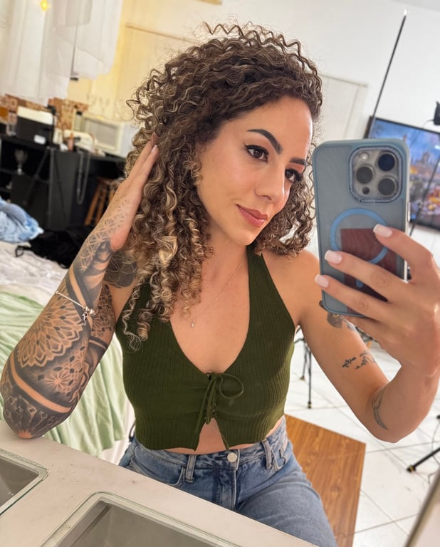 Carla massagem tântrica/ nuru/ shibari/ vivências