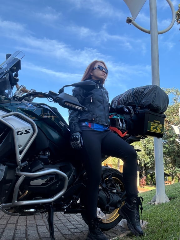 Marcela, massoterapeuta focada no seu prazer. Massagem em