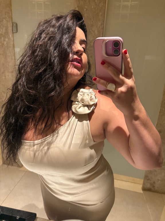 ANA . Especialista em Massagem terapêutica e nuru Massagista