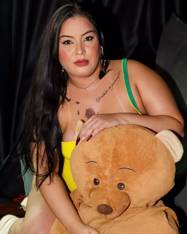 Pri Melancia mix de massagens, relaxamento, conexão e prazer Massagem nuru