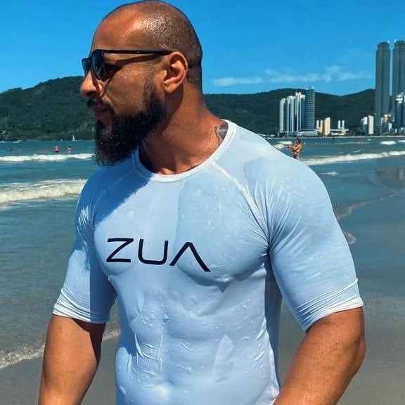 The Rock terapeuta especializado em Tantra e Nuru Massagem tântrica em