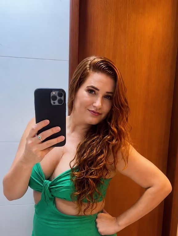 Ethyenne massoterapeuta tântrica sensitiva, com intensão a cada toque! Massagem