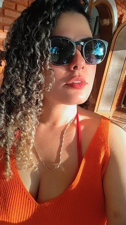 Thayla terapeuta Tântrica Massagista