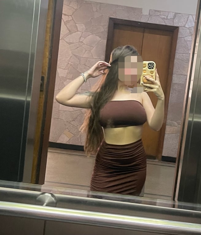 Lívia Andrade Massagista formada há 4 anos Massagem nuru