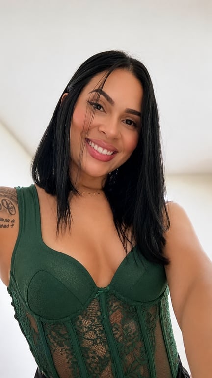 terapeuta Ana Tantra TERAPEUTA PROFISSIONAL, RENOMADA E PALESTRANTE. Ana Tantra TERAPEUTA PROFISSIONAL, RENOMADA E PALESTRANTE.