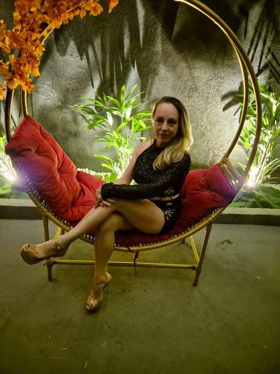 Pren Agni Massoterapeuta e Terapeuta Tântrica Massagem sensual