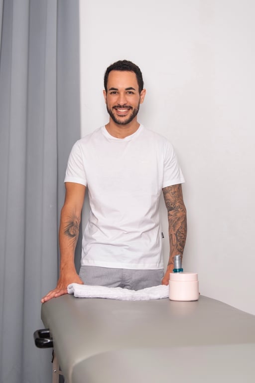 Rhavi Massagem Relaxante à Massagem Nuru.