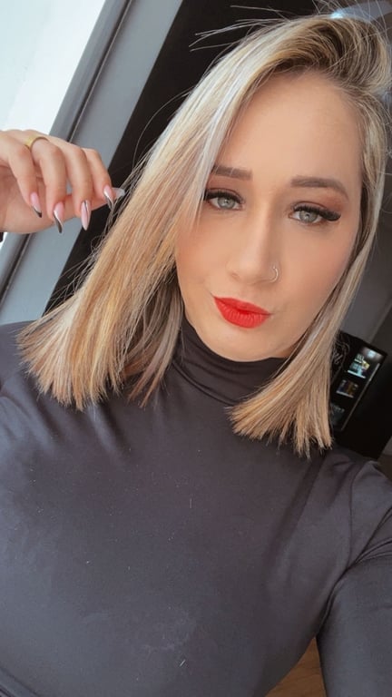 Mariah - massagista completa, faço um final feliz para meus clientes.