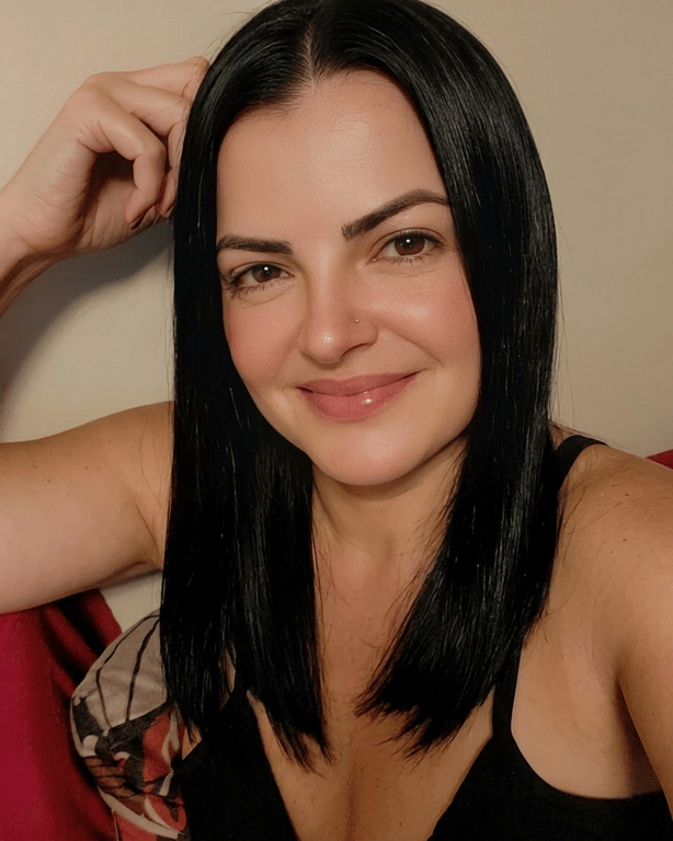 Profissional especializada em terapias corporais e cursos.