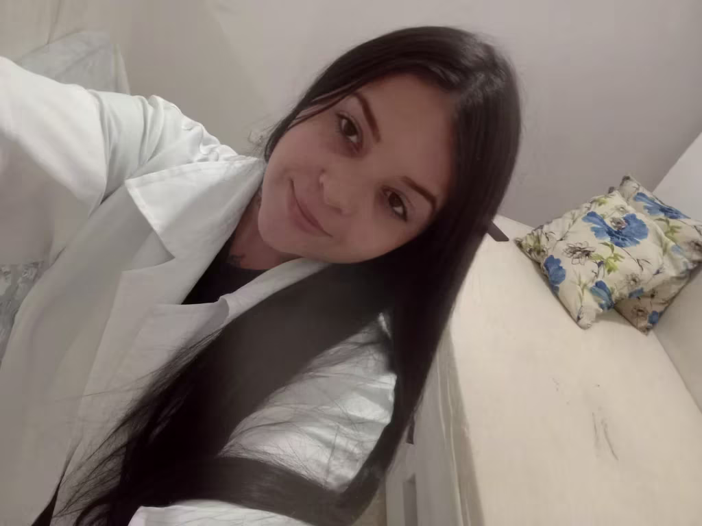 Nicole Martins * Técnicas terapêuticas e sensoriais Massagem