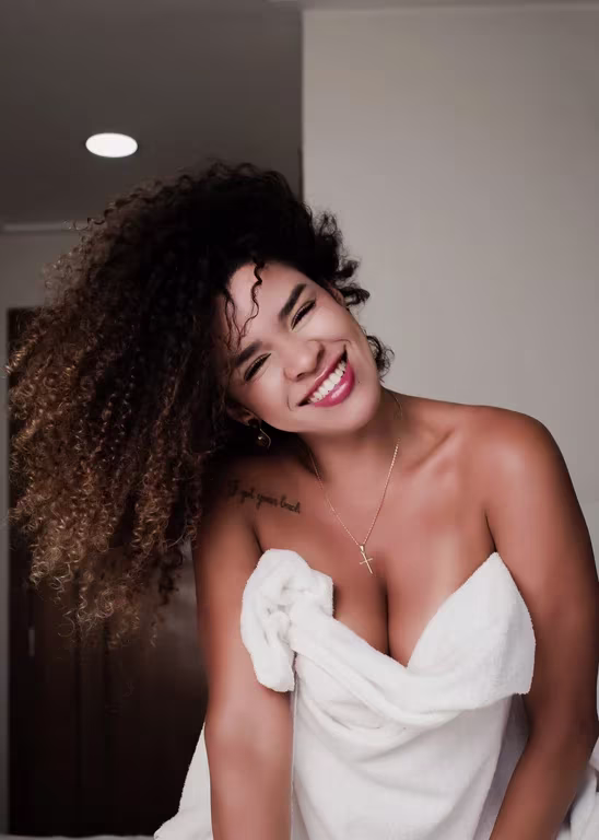 Bella, elegancia desejo e quimica na medida certa. Massagem sensual